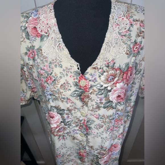 VINTAGE Floral Lace Trim Collar Blouse with Buttons - Picture 3 of 10